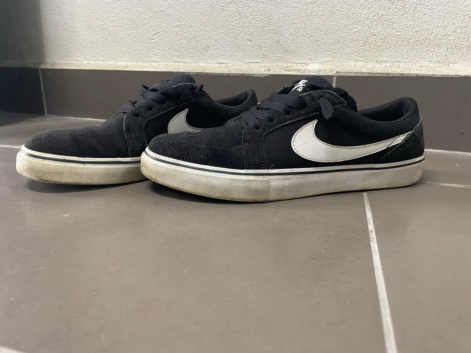 Tênis Nike SB Preto Branco Tamanho 42 EU Original